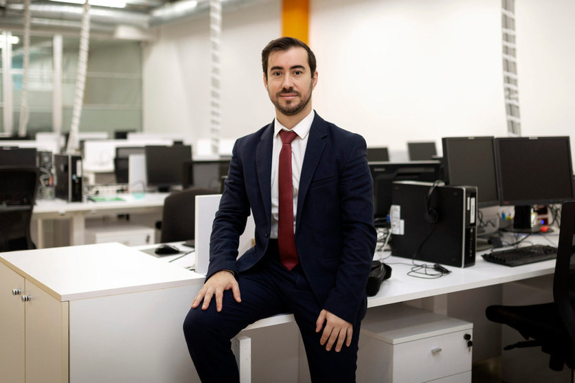 Adrián Alonso, CEO de Sivsa, en la sede de la compañía en Vigo./SANDRATEI.