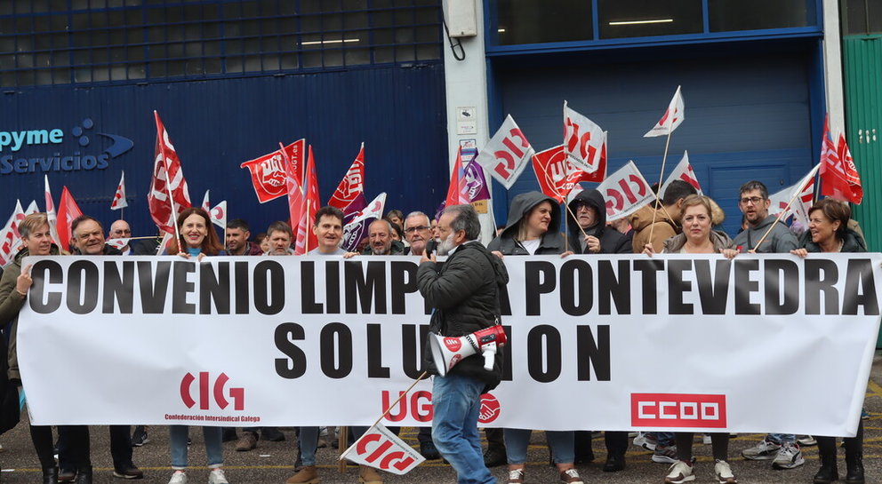 Protesta en Vigo para demandar un novo convenio da limpeza na provincia de Pontevedra. /CEDIDA.