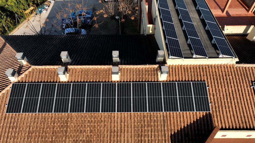 De las comunidades solares podrán beneficiarse clientes de Iberdrola situados a menos de 2 km de distancia de las placas solares.