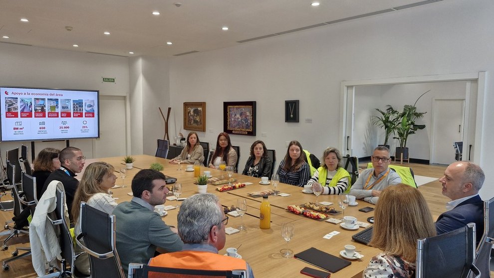 Reunión de las empresas participantes en la misión comercial con responsables de la Zona Franca de Vigo.
